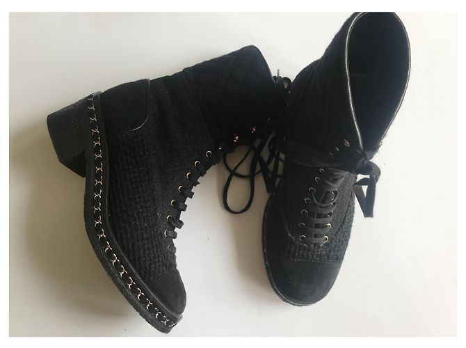 Chanel Tweed-Kampfstiefel mit Kette Schwarz - Ansicht 2
