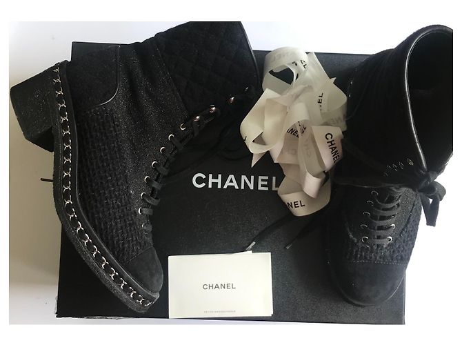 Chanel Tweed-Kampfstiefel mit Kette Schwarz - Ansicht 20