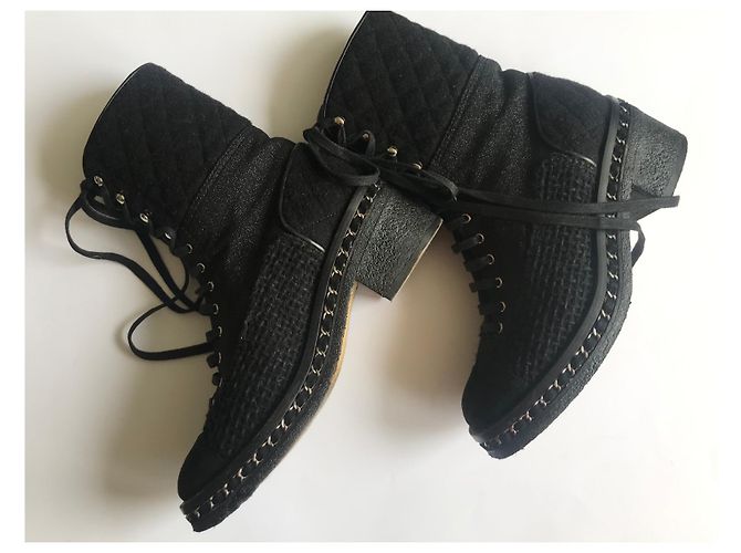Chanel Tweed-Kampfstiefel mit Kette Schwarz - Ansicht 6