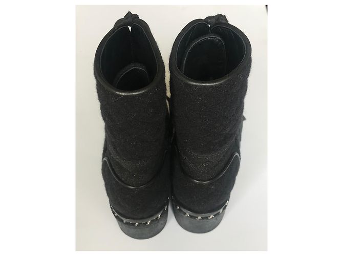 Chanel Tweed-Kampfstiefel mit Kette Schwarz - Ansicht 7