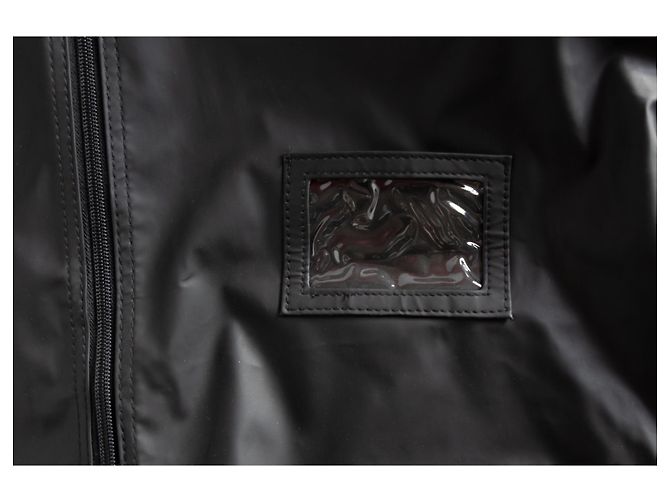 Impermeabile nero Chanel e copertina da viaggio appendiabiti Chanel - vista 4