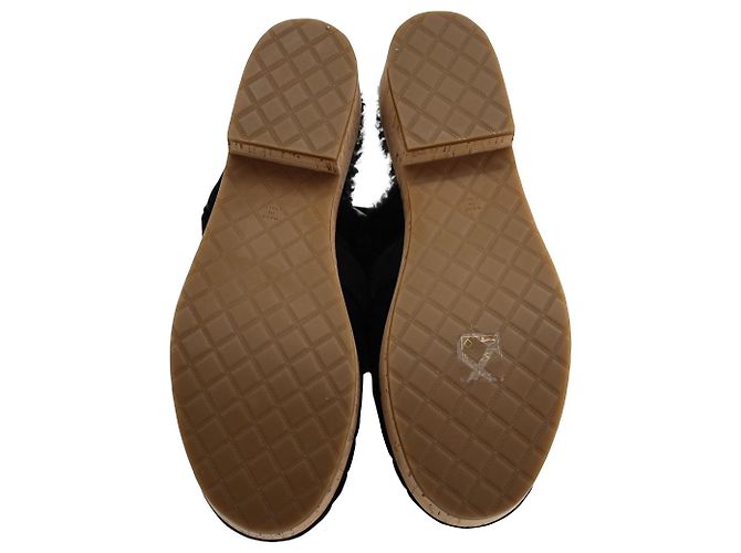 Chanel Turn Lock Clogs aus schwarzem Wildleder - Ansicht 5