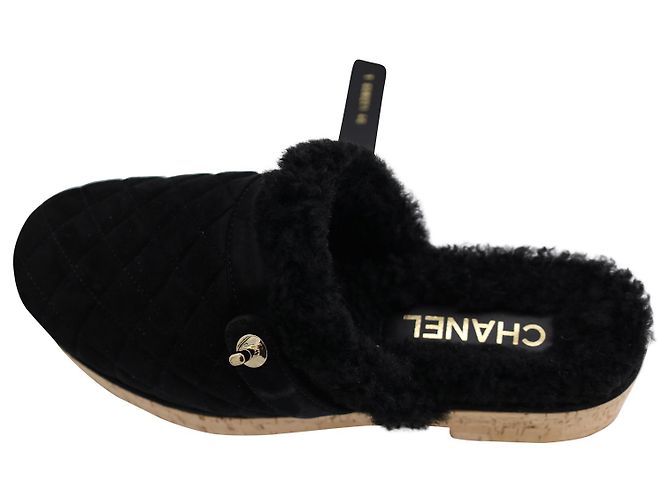 Chanel Turn Lock Clogs aus schwarzem Wildleder - Ansicht 8