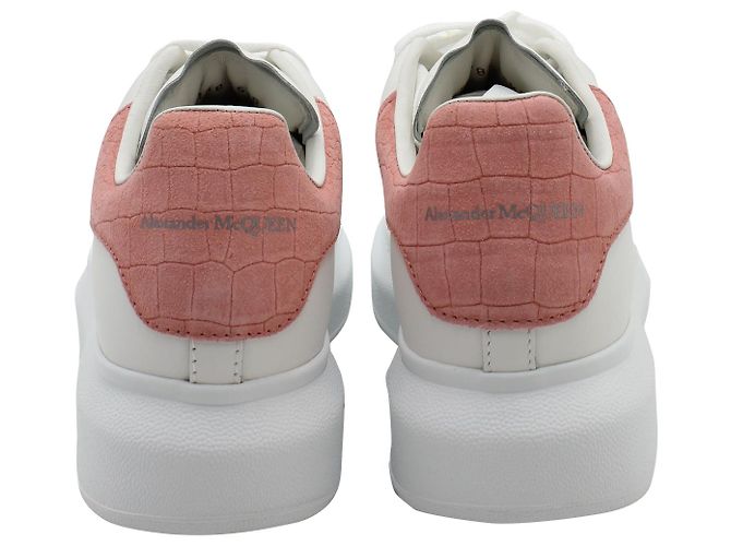 Alexander McQueen Croc Embossed Oversized Sneakers in White Leather - vista 3