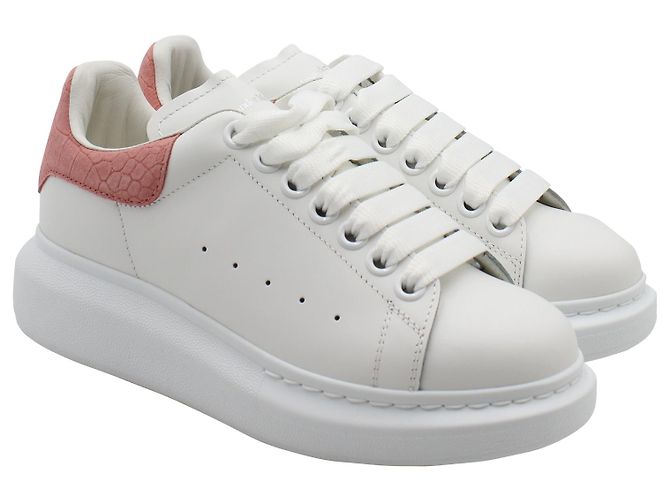 Alexander McQueen Croc Embossed Oversized Sneakers in White Leather - vista 5