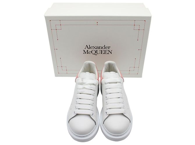 Alexander McQueen Croc Embossed Oversized Sneakers in White Leather - vista 6