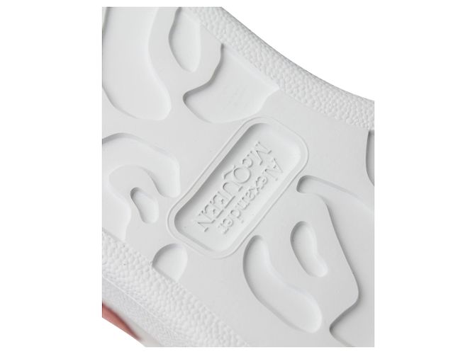 Alexander McQueen Croc Embossed Oversized Sneakers in White Leather - vista 7