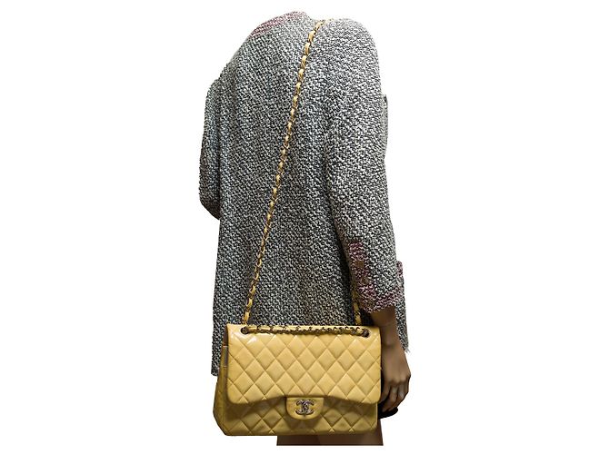 Chanel bolso de hombro jumbo atemporal en charol amarillo -101151 - vista 11
