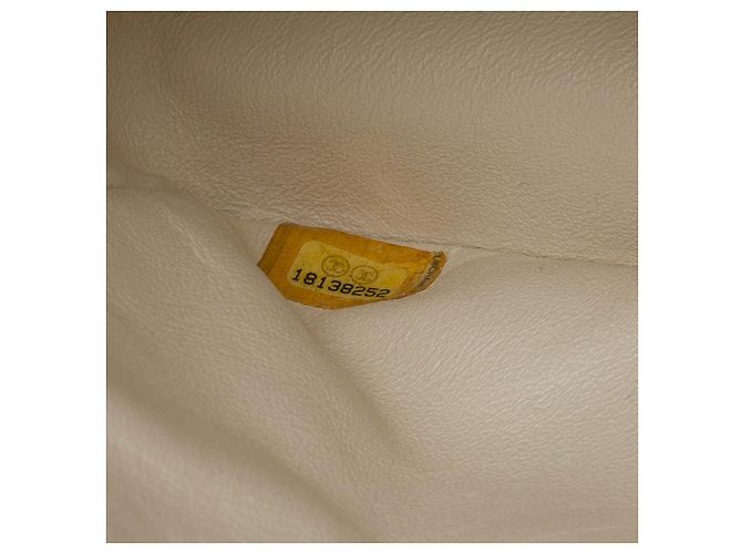 Chanel bolso de hombro jumbo atemporal en charol amarillo -101151 - vista 6