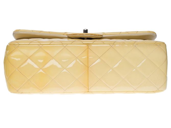 Chanel bolso de hombro jumbo atemporal en charol amarillo -101151 - vista 9