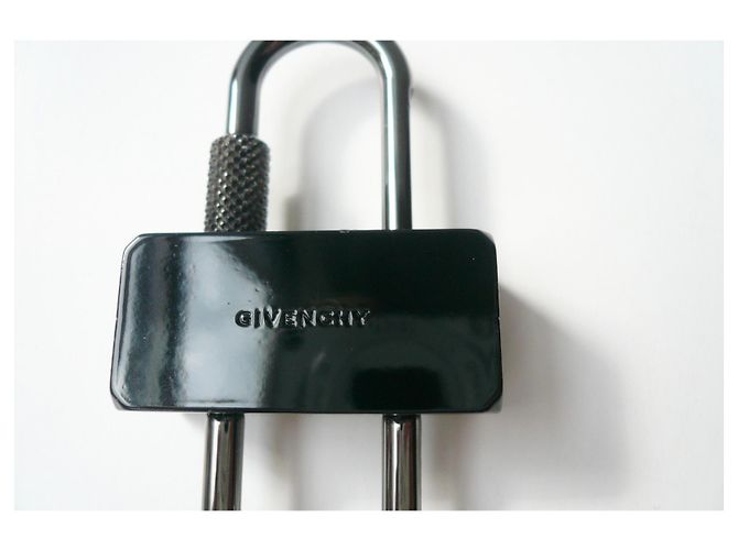 GIVENCHY Padlock U in black metal Key ring - view 2