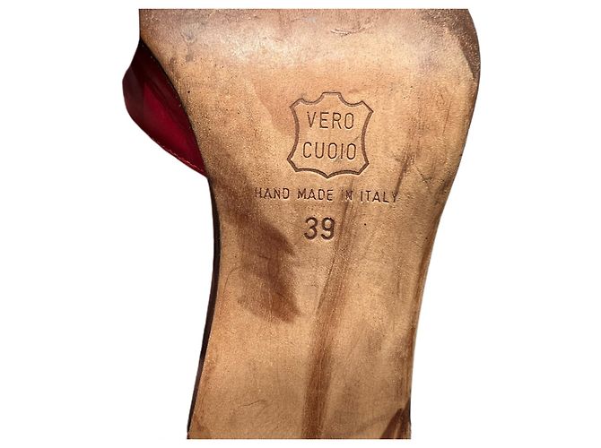 Décolleté Manolo Blahnik in pelle nero e bordeaux Bordò - vista 4