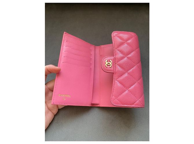 Cartera Chanel Classic Flap en cuero caviar rosa - vista 10