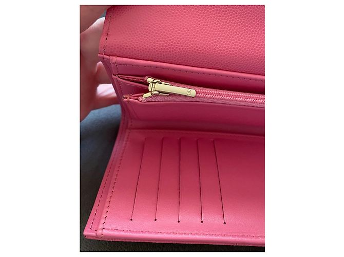 Cartera Chanel Classic Flap en cuero caviar rosa - vista 11
