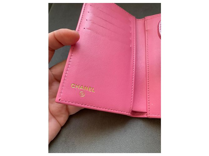 Cartera Chanel Classic Flap en cuero caviar rosa - vista 14