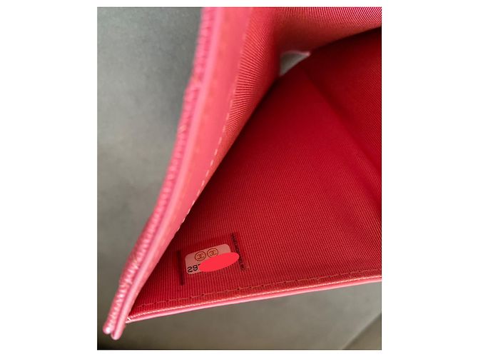 Cartera Chanel Classic Flap en cuero caviar rosa - vista 16