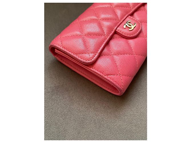 Cartera Chanel Classic Flap en cuero caviar rosa - vista 6