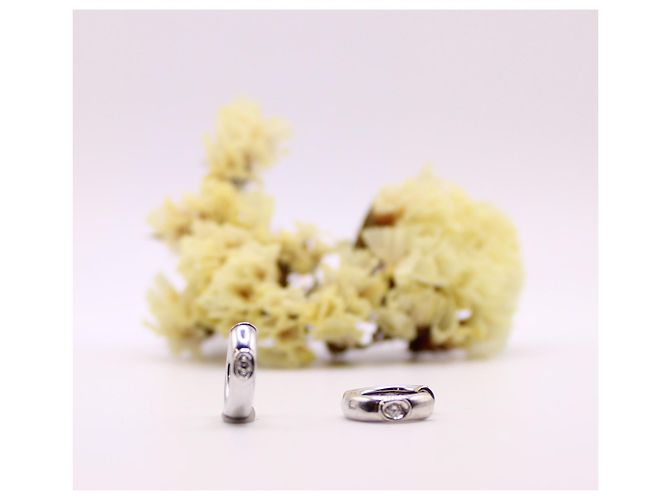 Autre Marque Piccoli orecchini a cerchio in oro bianco 750%o e diamanti Silver hardware - vista 2