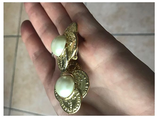 Orecchini Chanel dorati in metallo e perle D'oro - vista 4