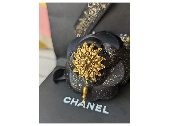 Chanel Brosche mit CC-Logo, Vintage-Löwe, selten, mit Box Golden - Ansicht 10