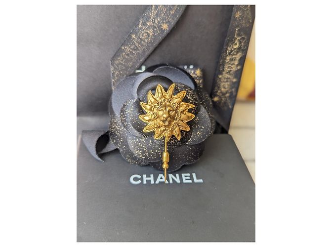 Chanel Brosche mit CC-Logo, Vintage-Löwe, selten, mit Box Golden - Ansicht 11