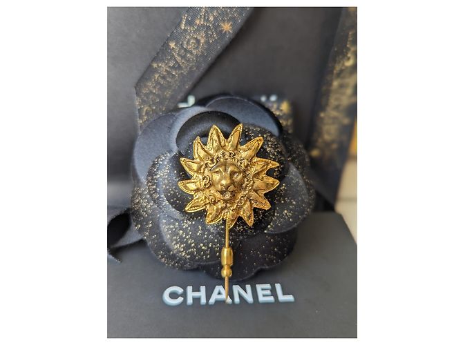 Chanel Brosche mit CC-Logo, Vintage-Löwe, selten, mit Box Golden - Ansicht 2