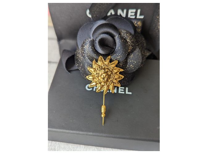 Chanel Brosche mit CC-Logo, Vintage-Löwe, selten, mit Box Golden - Ansicht 3