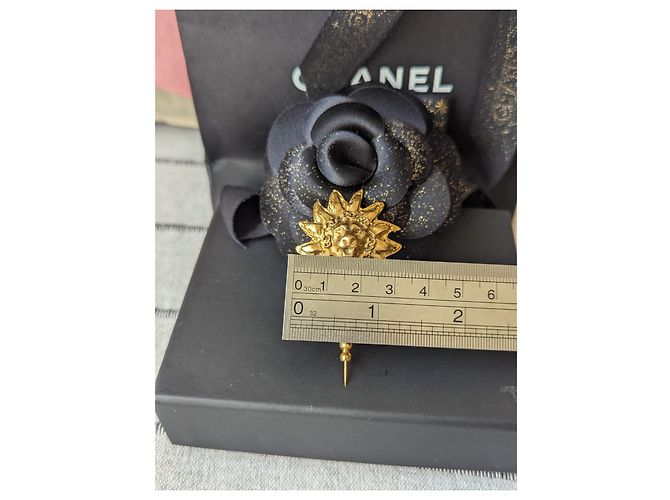 Chanel Brosche mit CC-Logo, Vintage-Löwe, selten, mit Box Golden - Ansicht 4