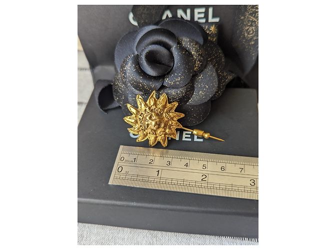 Chanel Brosche mit CC-Logo, Vintage-Löwe, selten, mit Box Golden - Ansicht 7