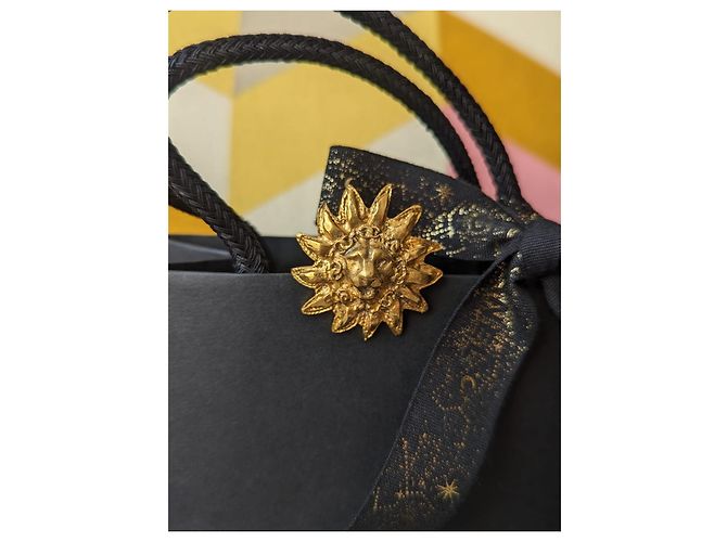 Chanel Brosche mit CC-Logo, Vintage-Löwe, selten, mit Box Golden - Ansicht 8