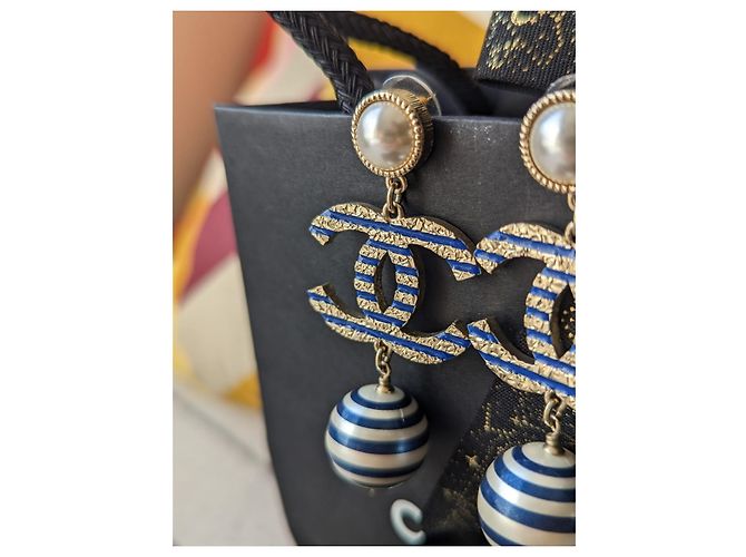 Chanel CC A19Boîte à boucles d'oreilles pendantes rayées en métal avec logo C La Pausa Bleu - vue 10