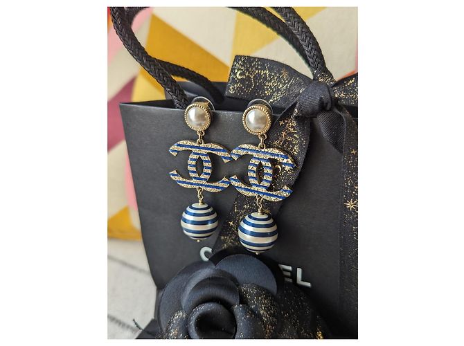 Chanel CC A19Boîte à boucles d'oreilles pendantes rayées en métal avec logo C La Pausa Bleu - vue 13