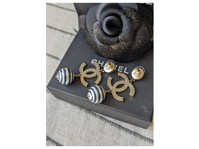 Chanel CC A19Boîte à boucles d'oreilles pendantes rayées en métal avec logo C La Pausa Bleu - vue 8