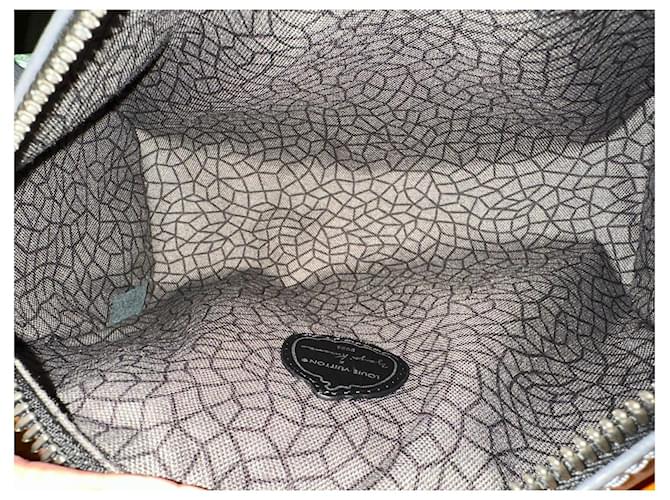 Abbesses Louis Vuitton Keepall 25 LV x YK Grigio - vista 3