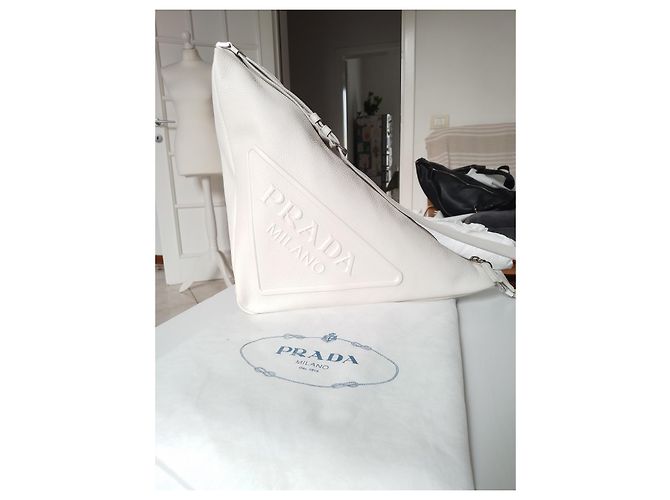 Prada LOGO - view 2