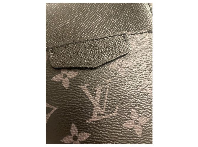 Louis Vuitton Borsa a tracolla LV Outdoor Eclipse Nero - vista 3