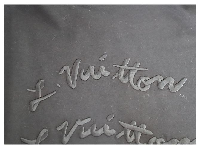 Louis Vuitton Pull col roulé brodé LV en coton noir - vue 5