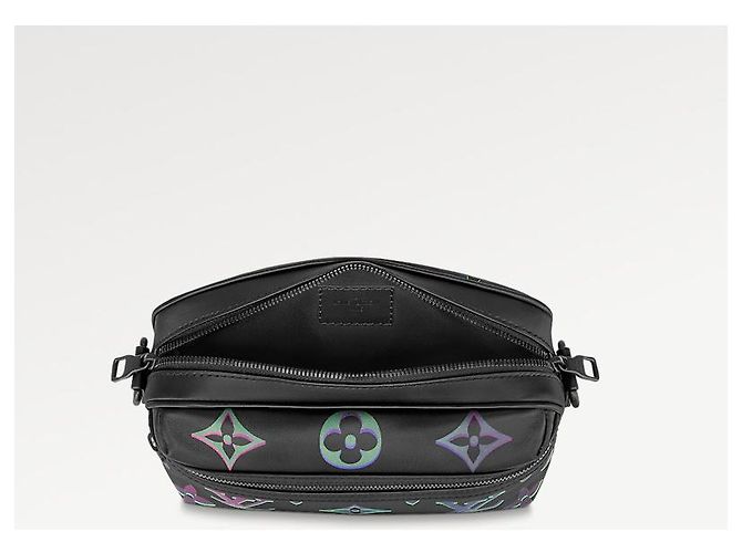 Louis Vuitton LV Comet Messenger PM Nero - vista 3