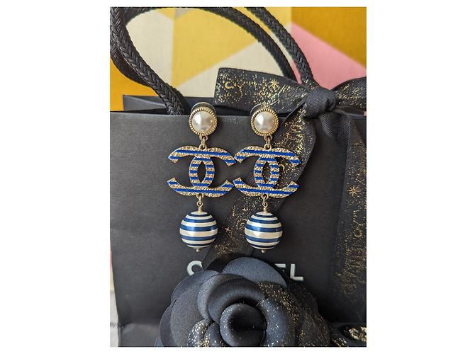 Chanel CC A19Set collana orecchini La Pausa Cruise con perle blu logo C - vista 15