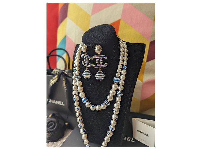 Chanel CC A19Set collana orecchini La Pausa Cruise con perle blu logo C - vista 3