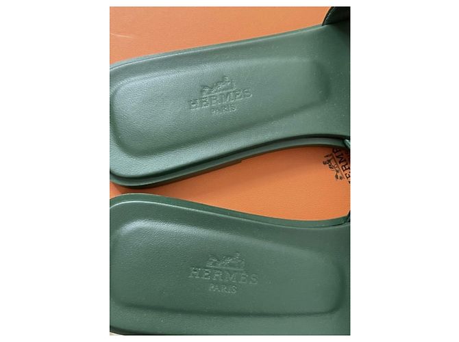 Oran Hermès Sandalen Grün Dunkelgrün - Ansicht 3