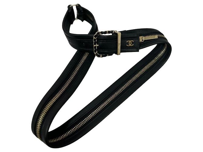 Chanel Cruise Gürtel aus schwarzem Leder mit Goldhardware - Ansicht 3