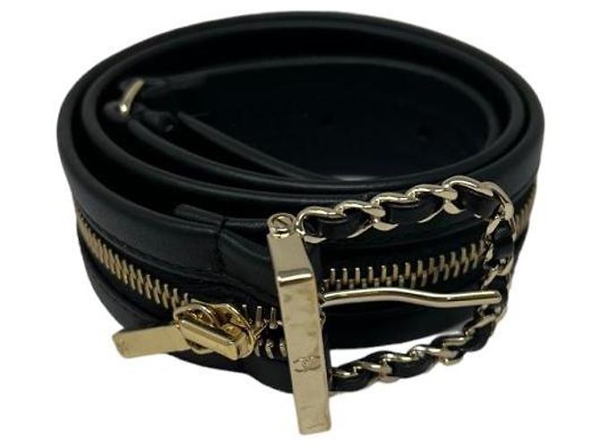 Chanel Cruise Gürtel aus schwarzem Leder mit Goldhardware - Ansicht 4