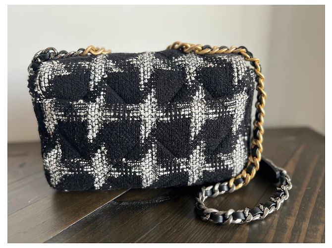 Chanel preto e branco tweed acolchoado Chanel médio 19 Aba - vista 6