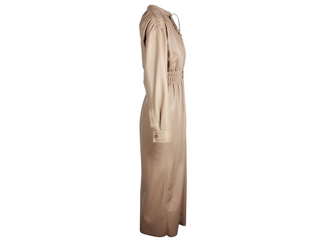Nanushka Jayce gerafftes Midikleid aus hellbraunem Kunstleder - Ansicht 2