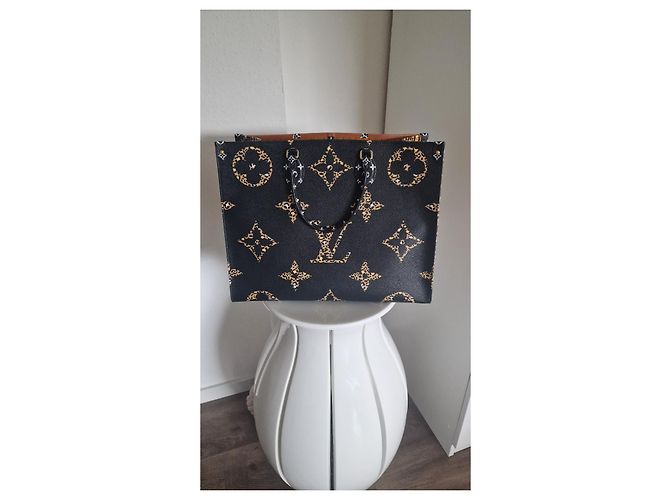 Borsa a mano Louis Vuitton Onthego GM Jungle in pelle nera leopardata Nero Bianco Stampa leopardo Caramello - vista 11