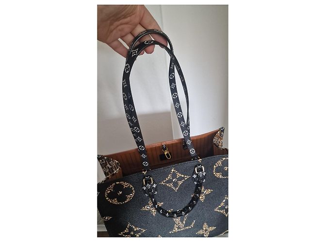 Borsa a mano Louis Vuitton Onthego GM Jungle in pelle nera leopardata Nero Bianco Stampa leopardo Caramello - vista 7