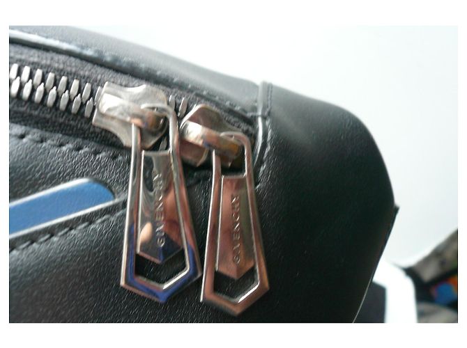 Bolsa de cintura de homem GIVENCHY em pele preta BE RARE - vista 3