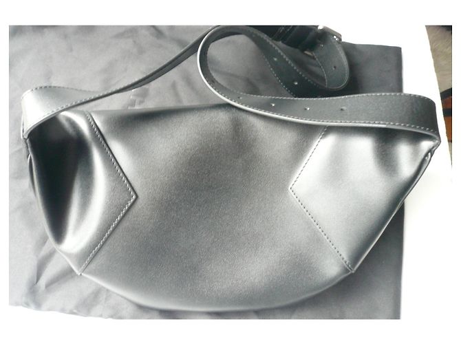 Bolsa de cintura de homem GIVENCHY em pele preta BE RARE - vista 5