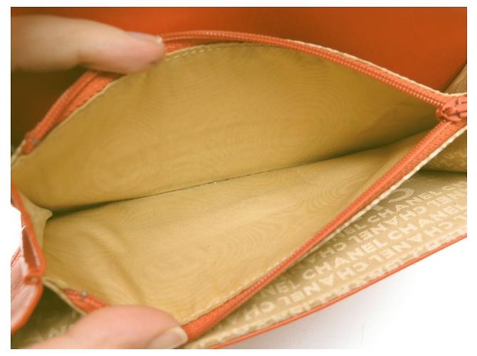 CHANEL CHOCOLATE BAR BRIEFTASCHE AUS ORANGE GESTEPPTEM LEDER-MÜNZBRIEFTASCHE - Ansicht 18